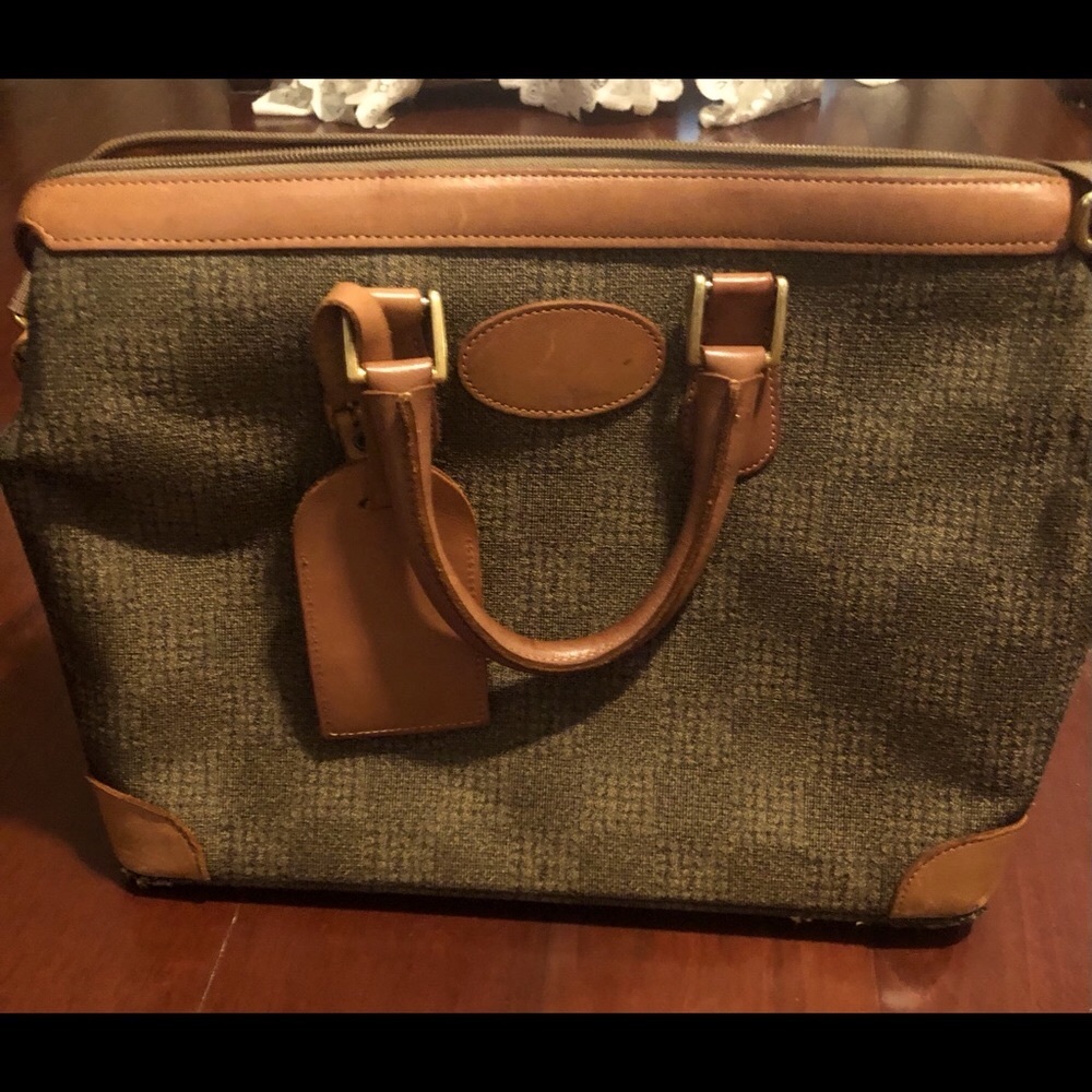 🌟Spring cleaning🌟Rare Vintaged French luggage company carry on